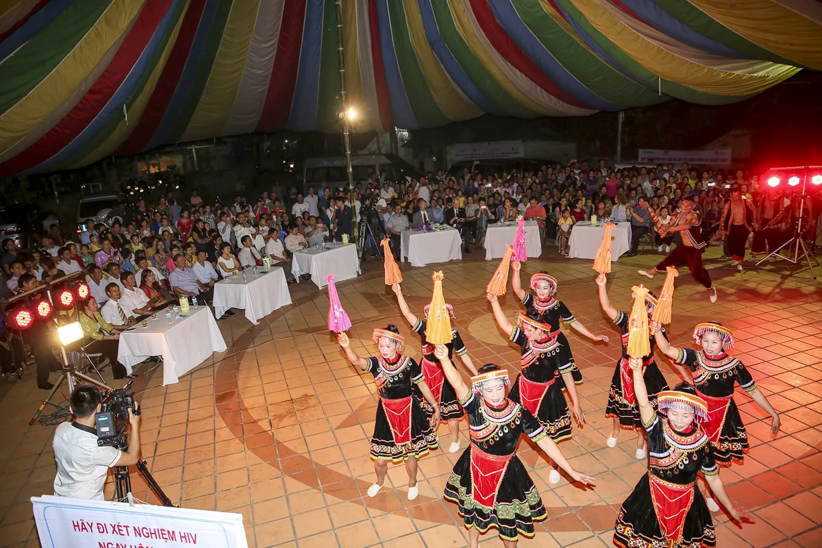 Performers in Central Highlands ethnic dress